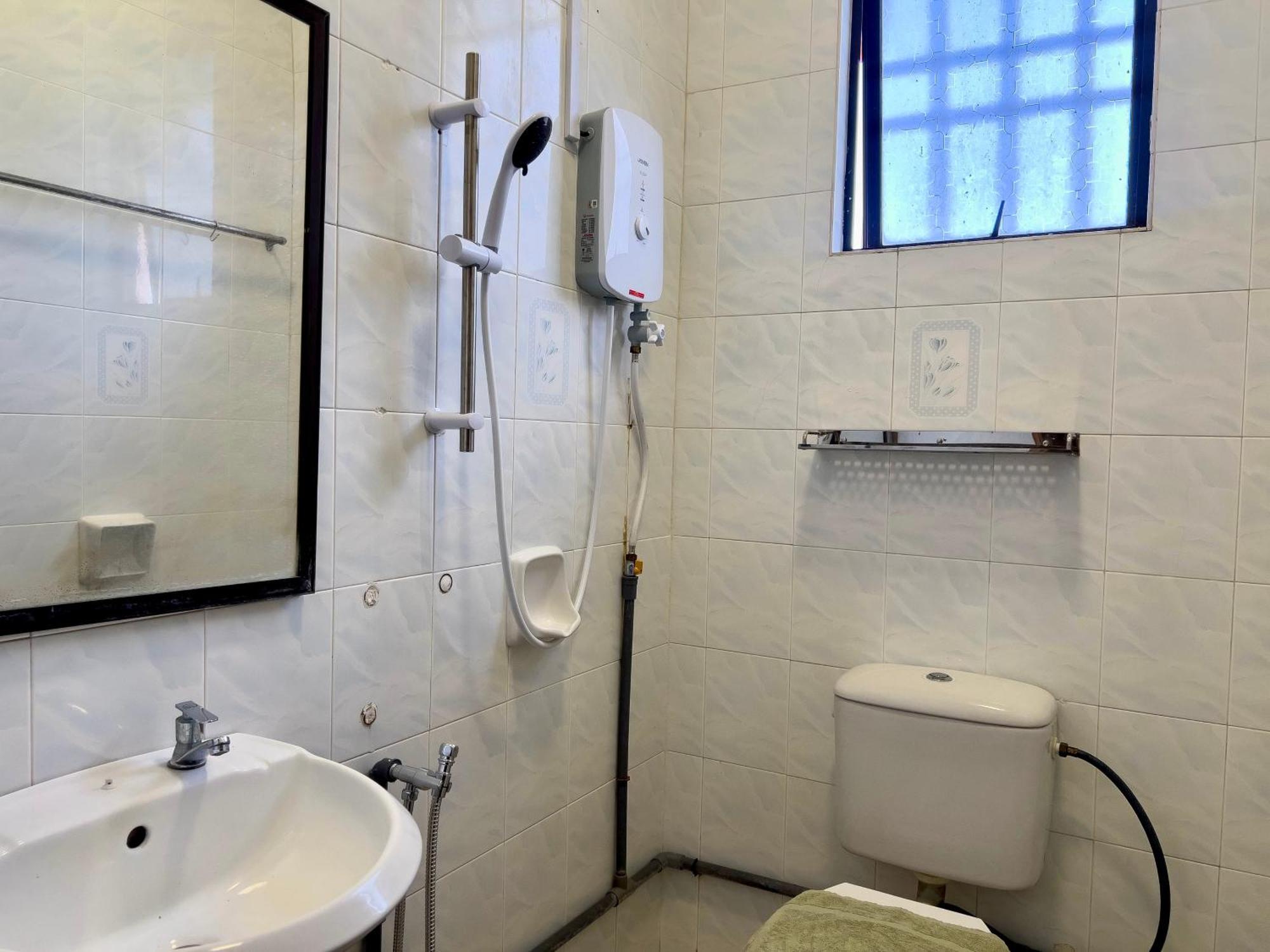 Hush Inn At Taman Penampang Kota Kinabalu Eksteriør billede